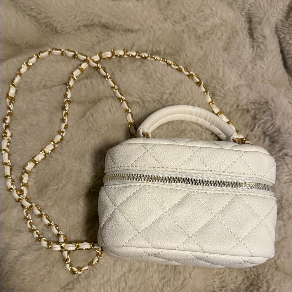 Elegant White Quilted Handbag